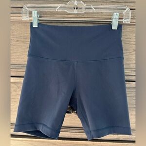 Lululemon True Navy Wunder Train High-Rise Shorts 6" Inseam Size 6 EUC